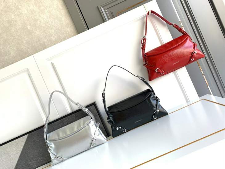 Picture of Givenchy Handbags _SKUfw240169499fw
